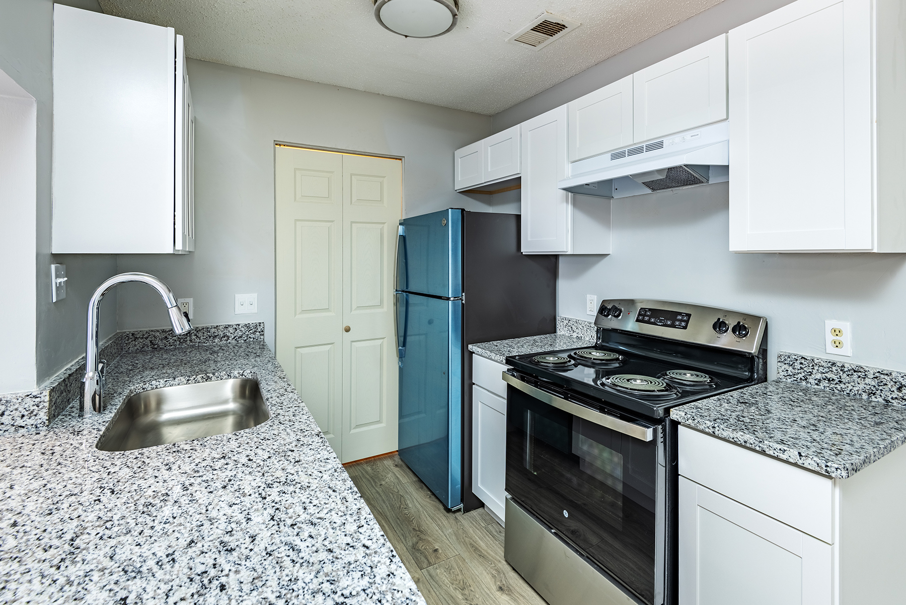 Sedgefield Square The Multifamily Advisory Group at Cushman & Wakefield